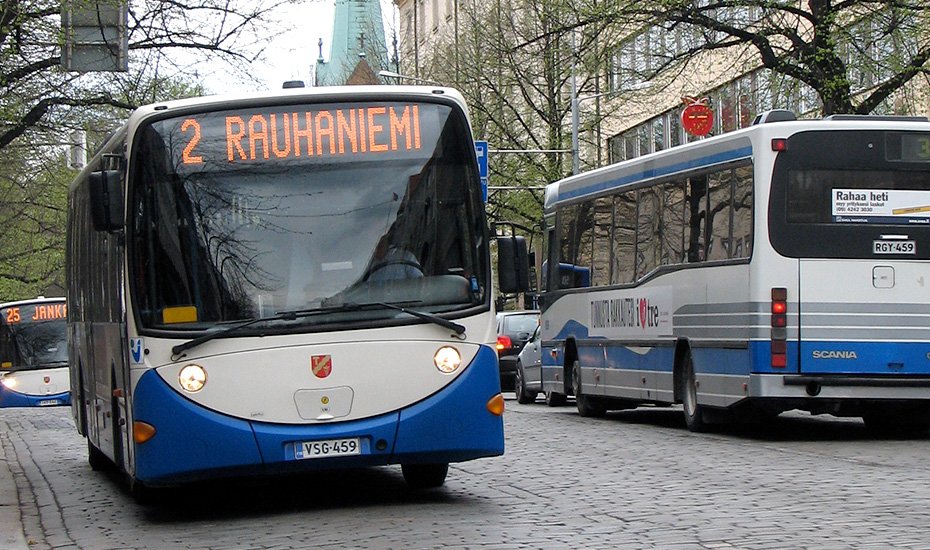 Vanhanmallisia busseja ajamassa Hämeenkadulla, kuva vuodelta 2007.