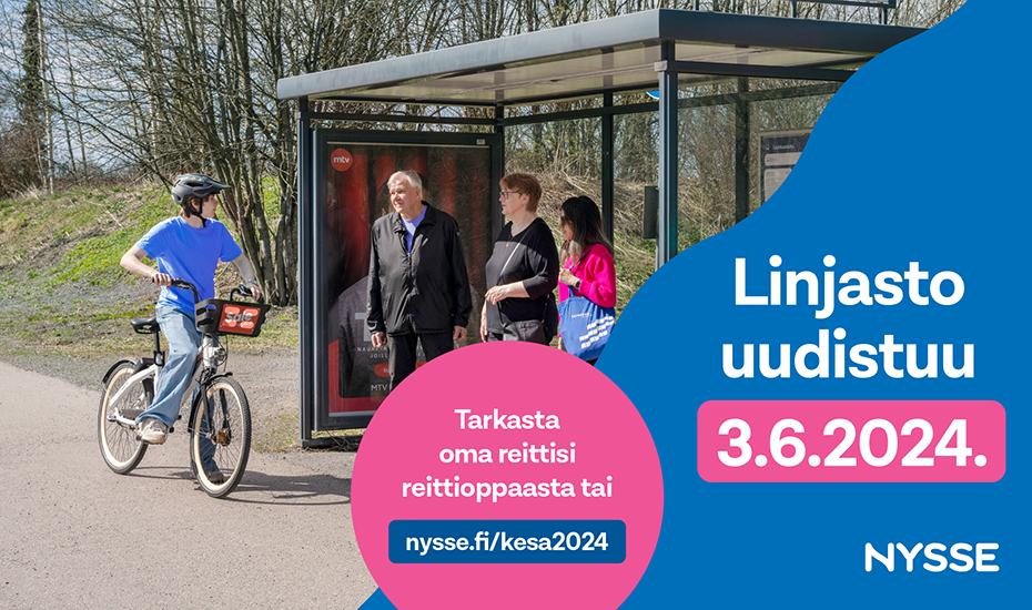 Ihmisiä pysäkillä, poika ajaa ohi kaupunkipyörällä. Tekstilaatikossa lukee: Linjasto uudistuu 3.6.2024.