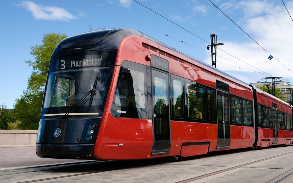 The tram in Hämeenkatu at summer. The photo was taken by ottanut Pasi Tiitola.